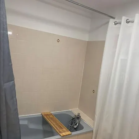 Familial 3 2 Wc 2 Sdb Futuroscope Arena Aquascope Palais Des Congres *