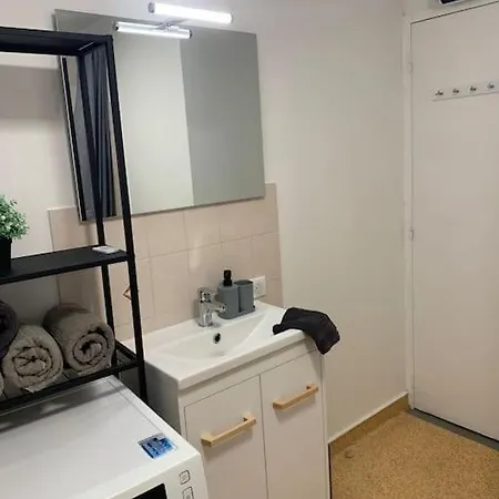 Familial 3 2 Wc 2 Sdb Futuroscope Arena Aquascope Palais Des Congres